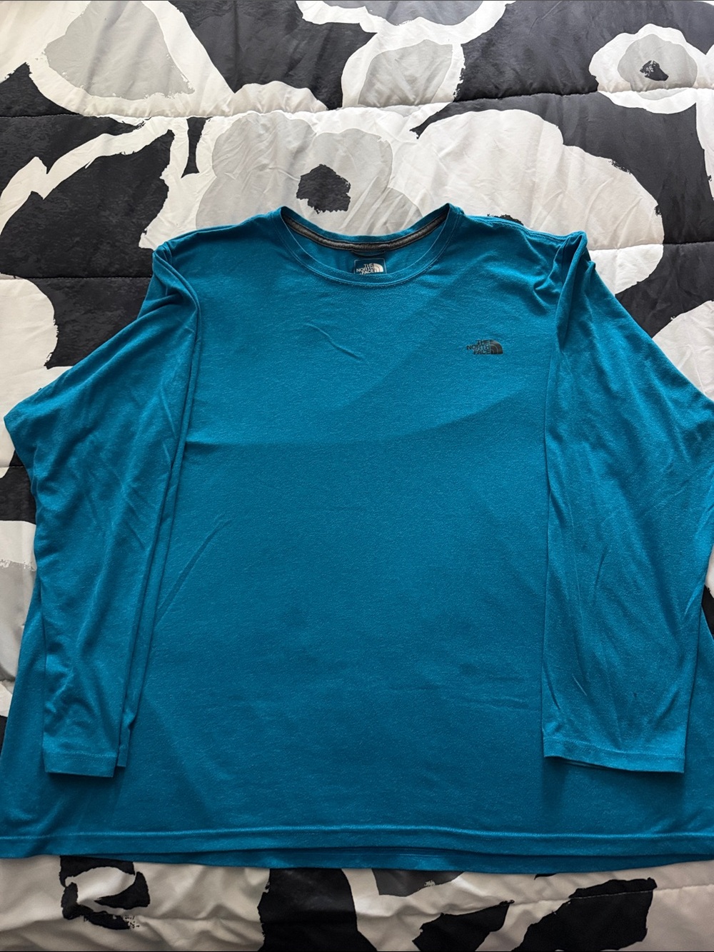 The North Face Men’s Teal Crew Long-Sleeve Shirt